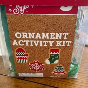 Holiday Ornament Activity Kit - Green and Red